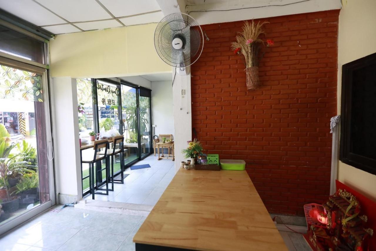 Banana Hostel Donmuang Bangkok Exterior photo